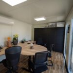 Conteneur modèle Helsinki 8×3 mètres avec sanitaires et cuisine – Image 10