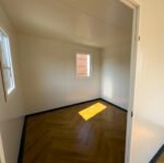 Conteneur modèle Helsinki 8×3 mètres avec sanitaires et cuisine – Image 9