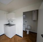 Conteneur modèle Helsinki 8×3 mètres avec sanitaires et cuisine – Image 4